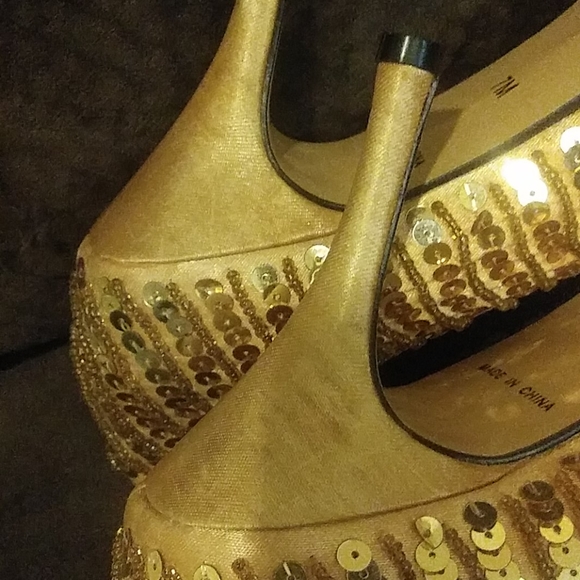 Vintage Sequence Gold Pumps - Picture 6 of 8
